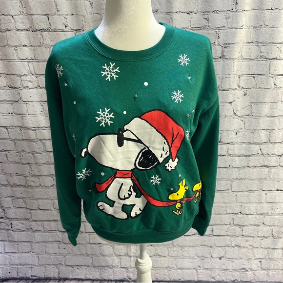 PEANUTS Snoopy Light Up Junior Christmas Sweatshirt Green Small NWOT (Flaw) - Picture 2 of 10